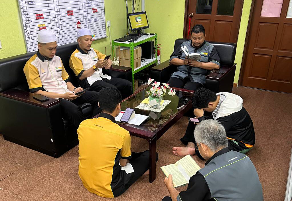 KAKITANGAN PKZ MENGHIDUPKAN RAMADAN DENGAN TADARUS AL-QURAN - Pusat ...